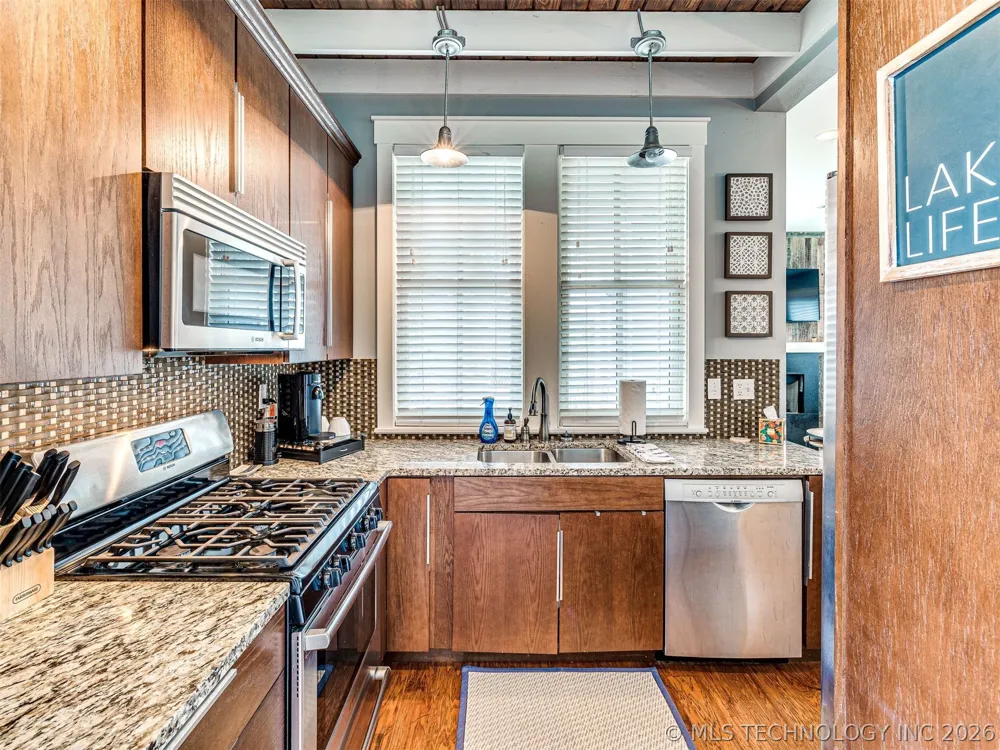 39 Boardwalk Street Carlton Landing, OK 74432