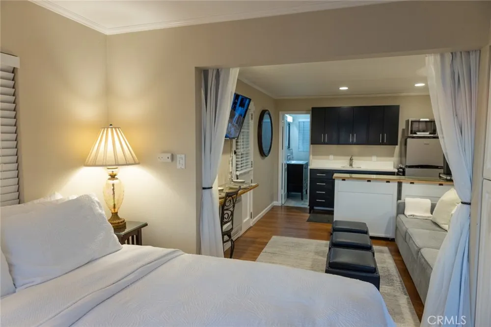 464 Bent Street #B Laguna Beach, CA 92651