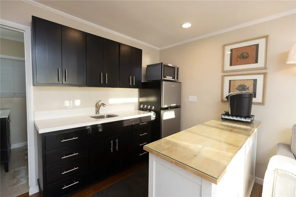 464 Bent Street #B Laguna Beach, CA 92651