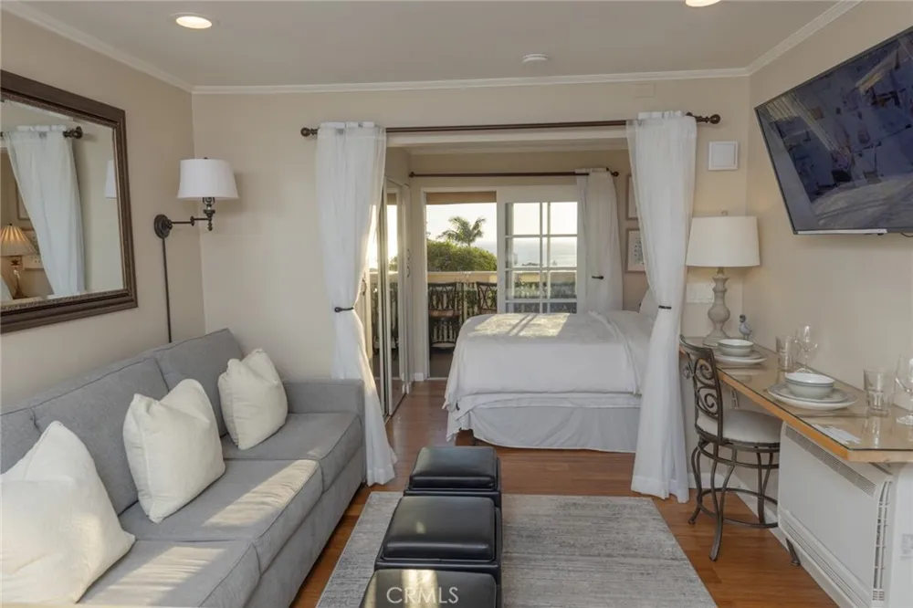 464 Bent Street #B Laguna Beach, CA 92651