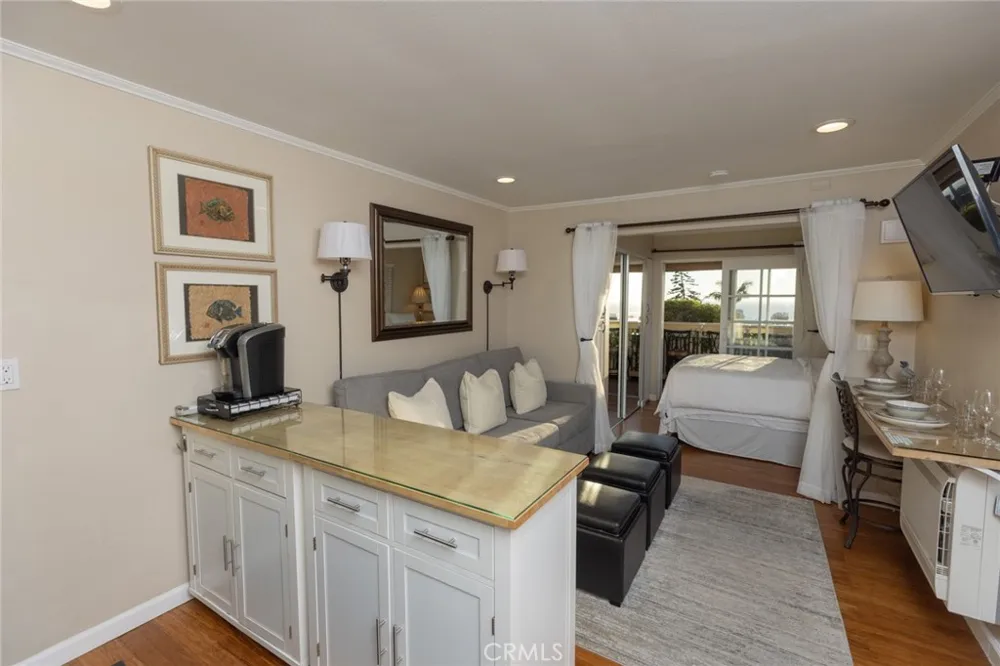 464 Bent Street #B Laguna Beach, CA 92651