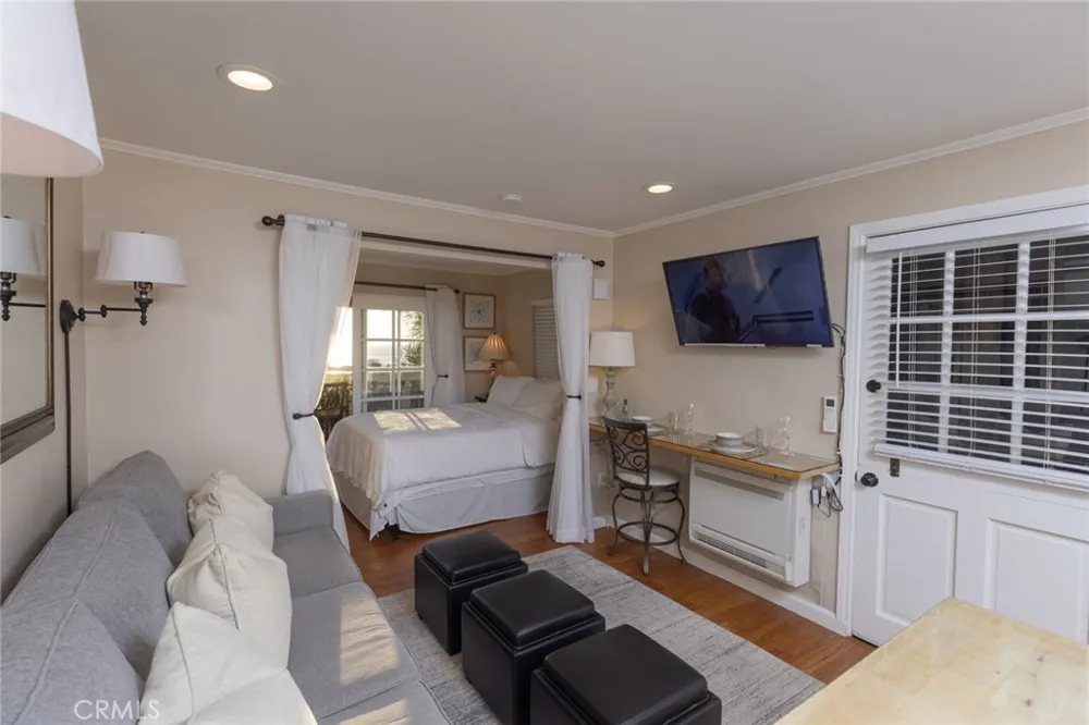 464 Bent Street #B Laguna Beach, CA 92651