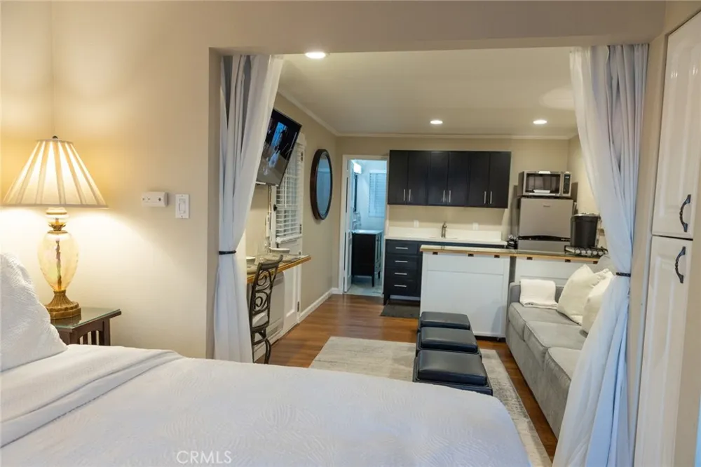464 Bent Street #B Laguna Beach, CA 92651