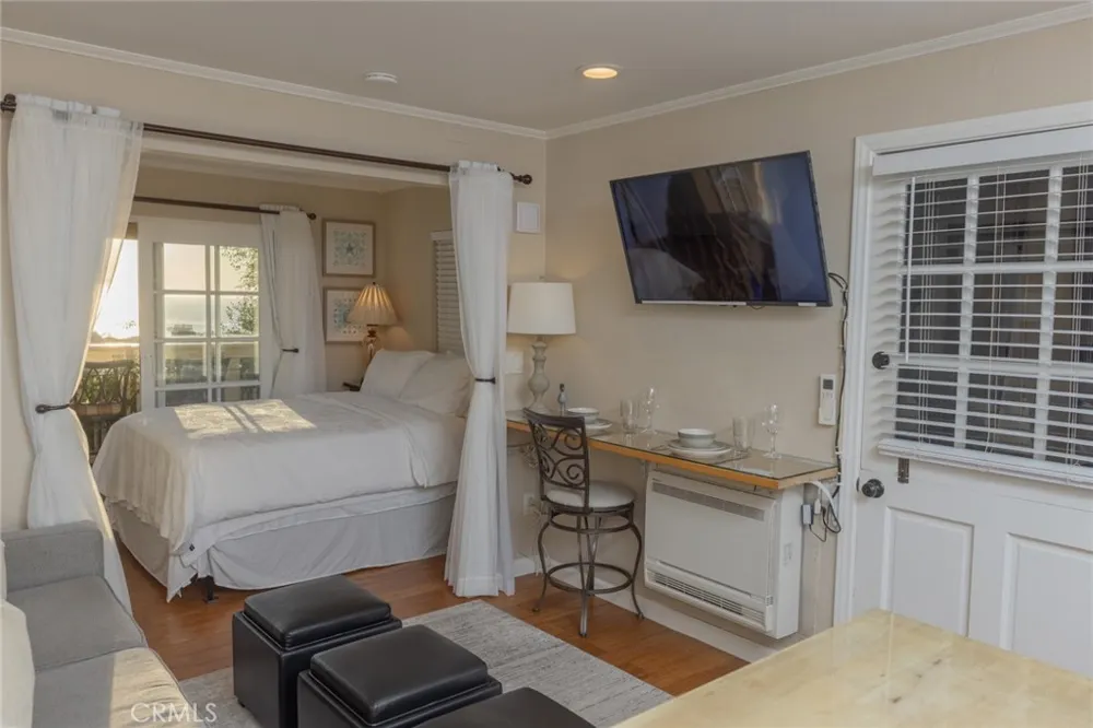 464 Bent Street #B Laguna Beach, CA 92651