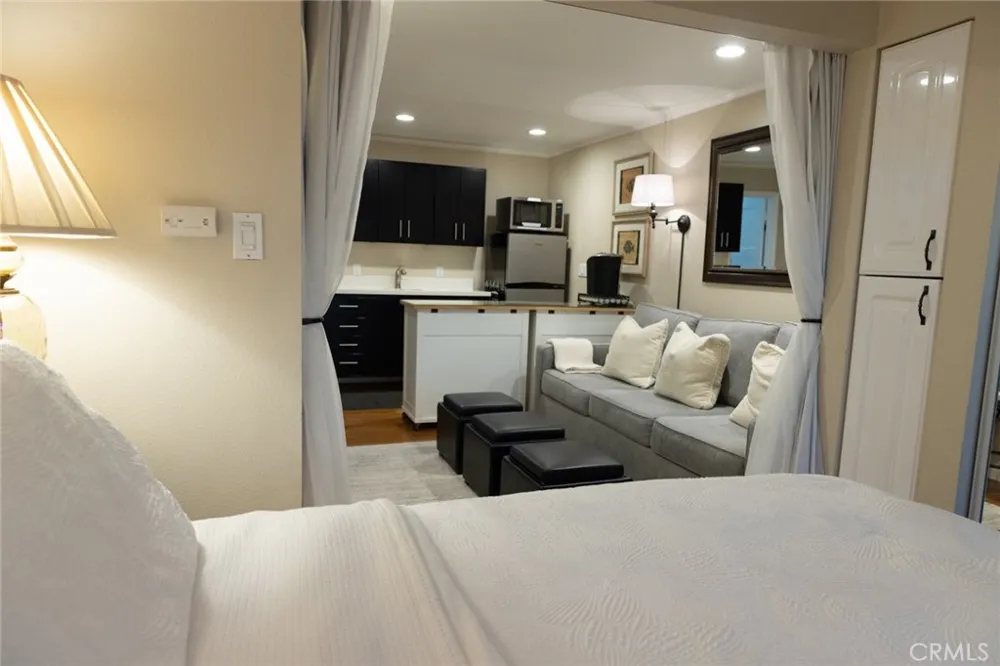 464 Bent Street #B Laguna Beach, CA 92651