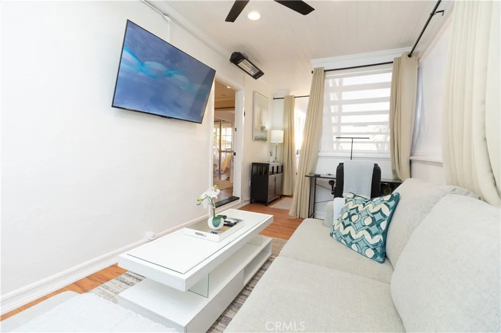 464 Bent Street #B Laguna Beach, CA 92651