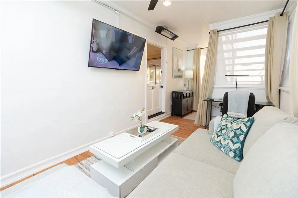 464 Bent Street #B Laguna Beach, CA 92651