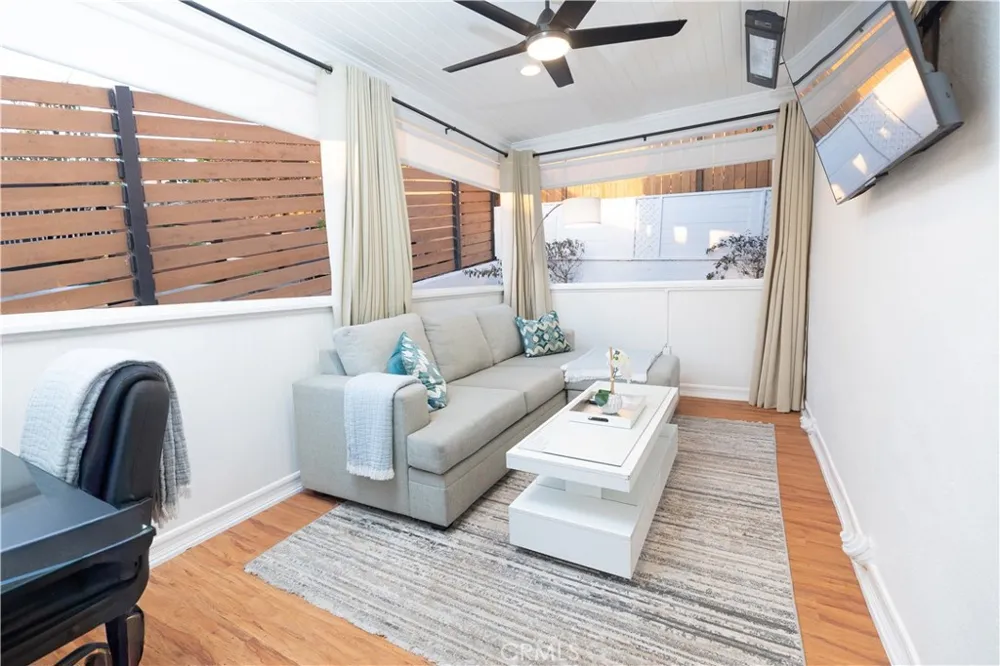 464 Bent Street #B Laguna Beach, CA 92651