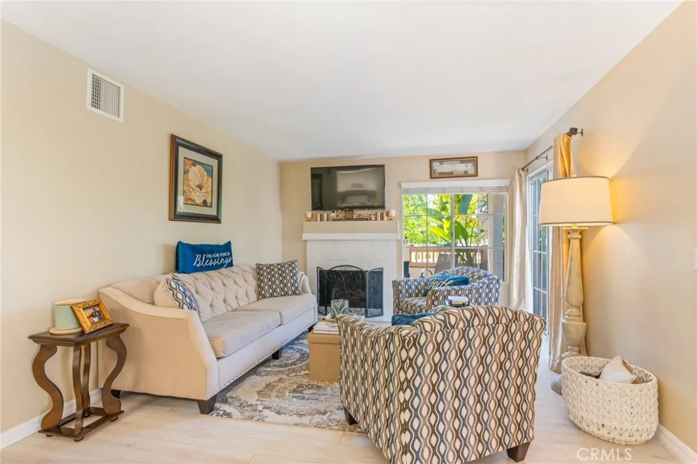 24352 Berrendo #4 Laguna Hills, CA 92656