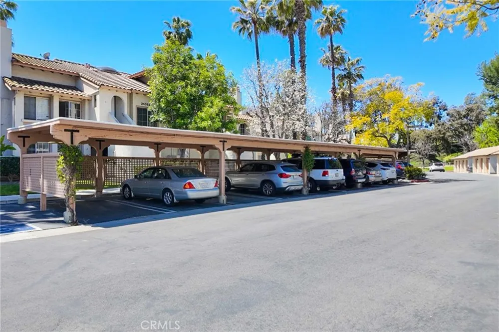 24352 Berrendo #4 Laguna Hills, CA 92656
