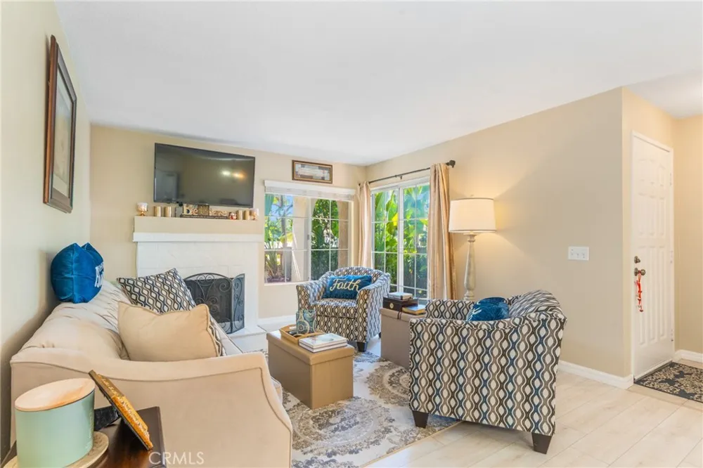24352 Berrendo #4 Laguna Hills, CA 92656