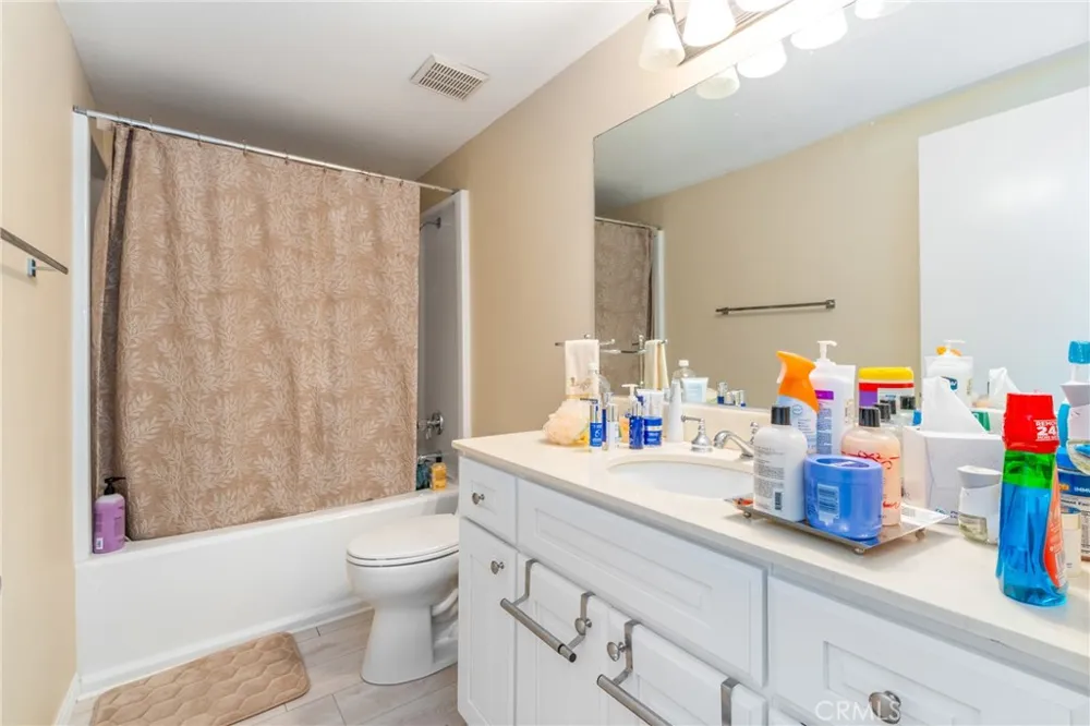 24352 Berrendo #4 Laguna Hills, CA 92656