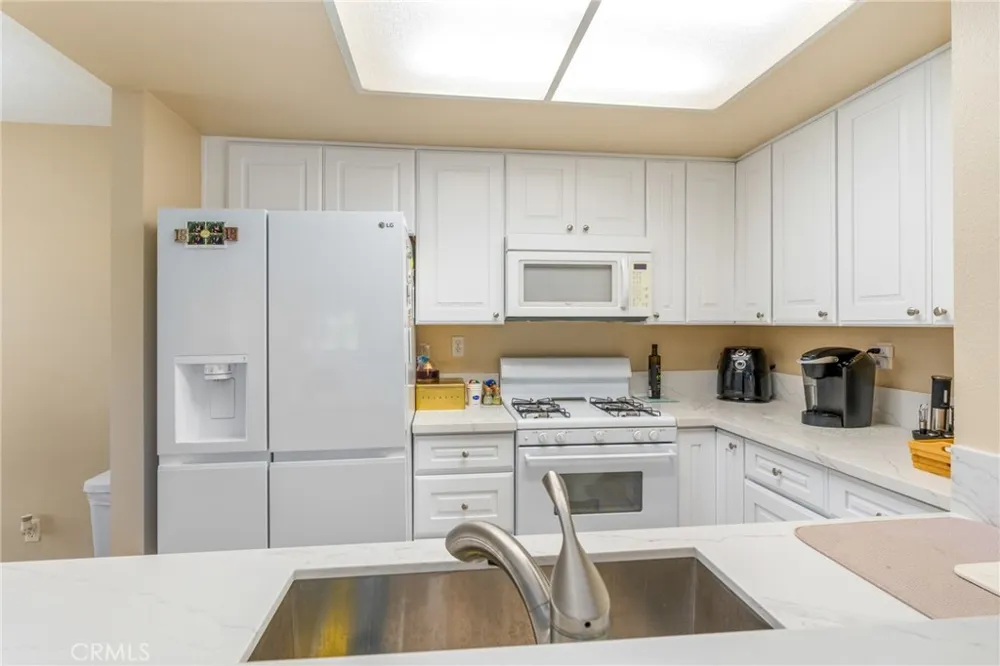 24352 Berrendo #4 Laguna Hills, CA 92656