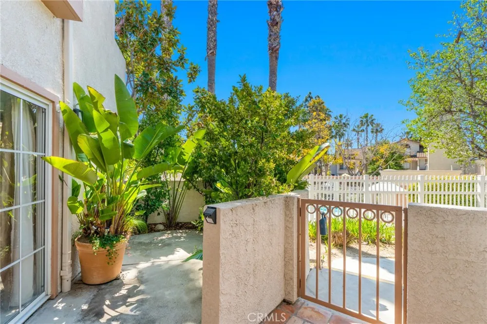 24352 Berrendo #4 Laguna Hills, CA 92656