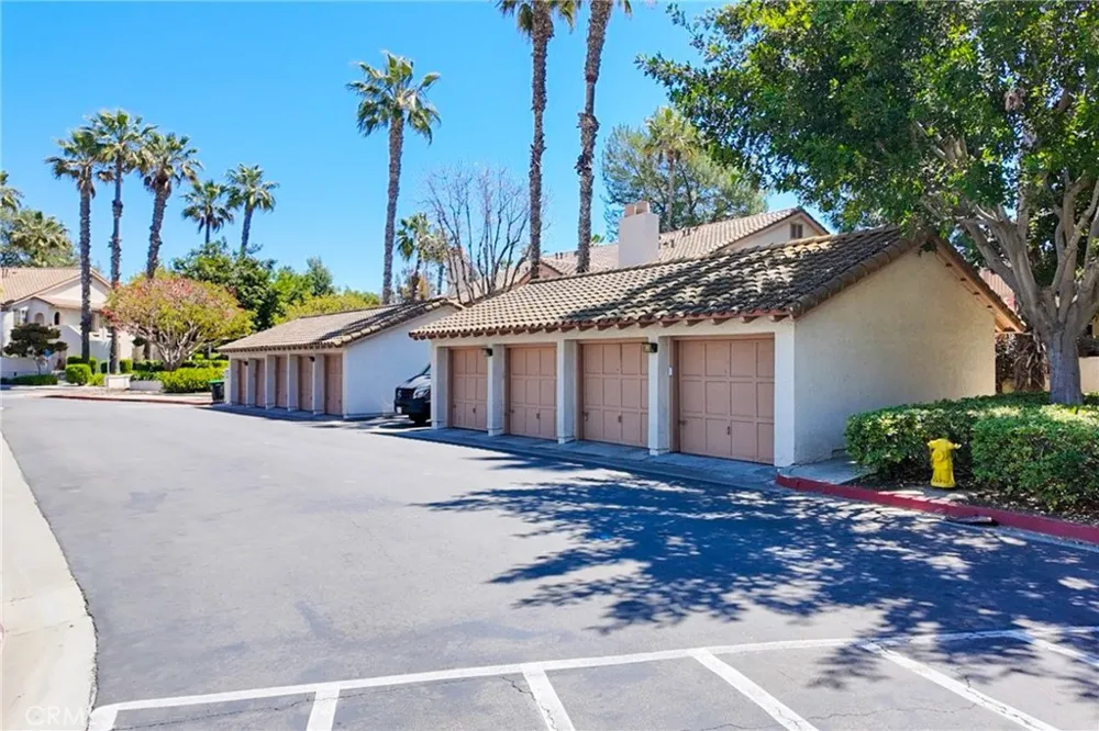24352 Berrendo #4 Laguna Hills, CA 92656