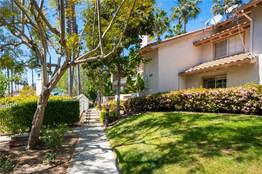 24352 Berrendo #4 Laguna Hills, CA 92656