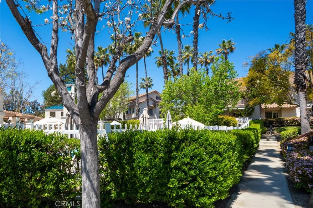 24352 Berrendo #4 Laguna Hills, CA 92656