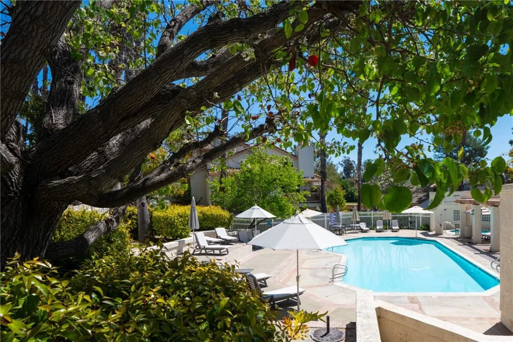 24352 Berrendo #4 Laguna Hills, CA 92656