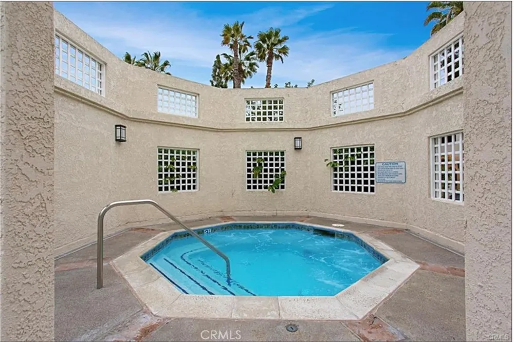 24352 Berrendo #4 Laguna Hills, CA 92656