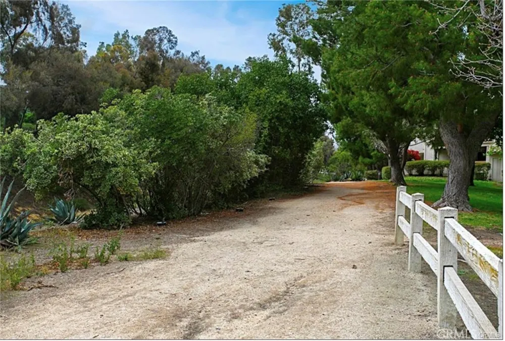 24352 Berrendo #4 Laguna Hills, CA 92656