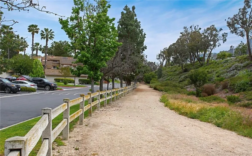 24352 Berrendo #4 Laguna Hills, CA 92656