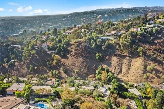 1417 Claridge Drive Beverly Hills, CA 90210
