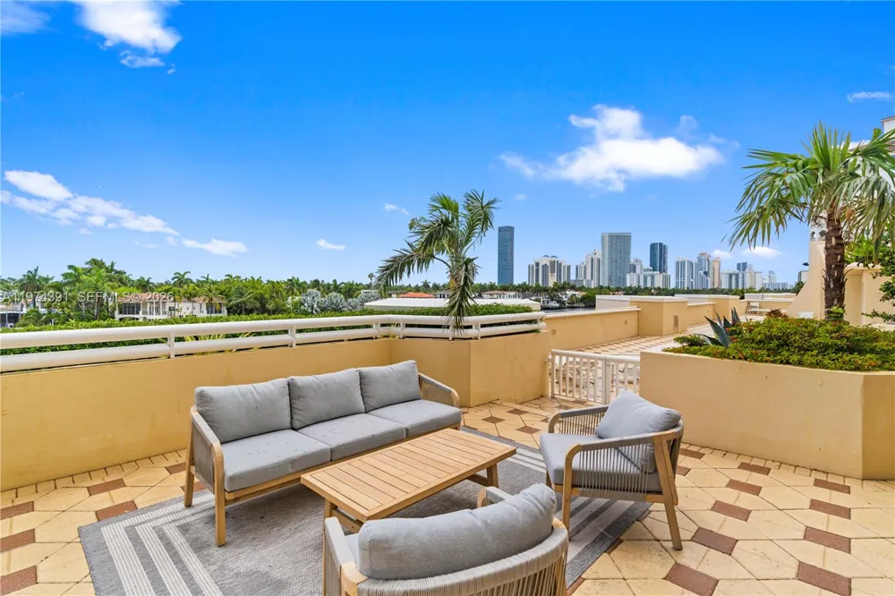 20191 E Country Club Dr #407 Aventura, FL 33180