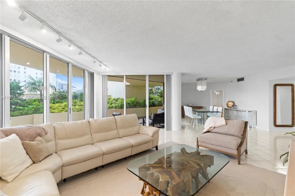 20191 E Country Club Dr #407 Aventura, FL 33180