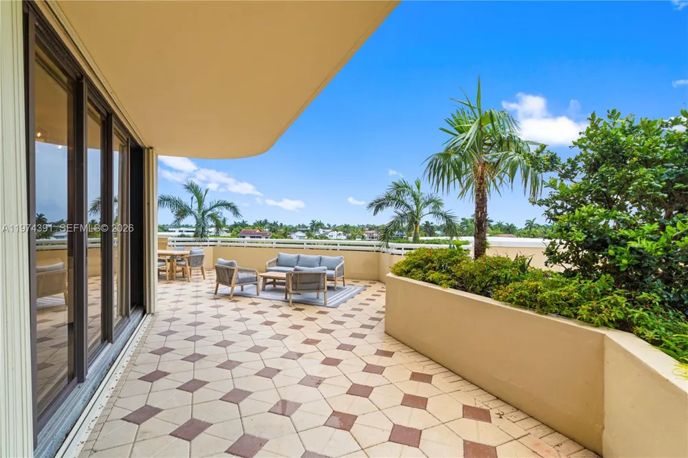 20191 E Country Club Dr #407 Aventura, FL 33180
