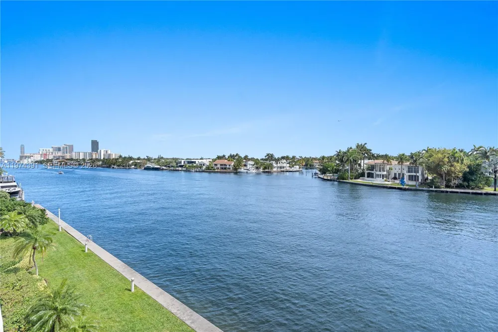 20191 E Country Club Dr #407 Aventura, FL 33180