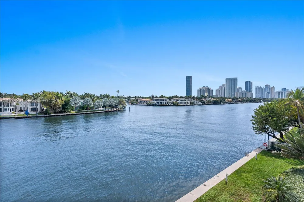 20191 E Country Club Dr #407 Aventura, FL 33180