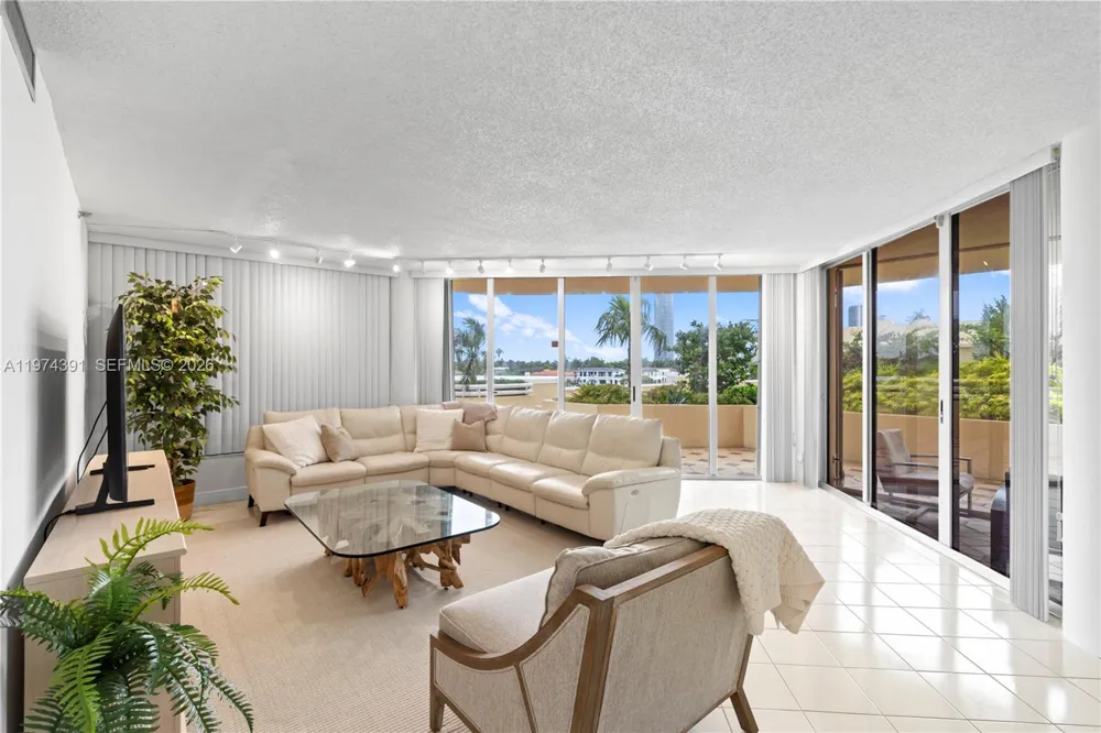 20191 E Country Club Dr #407 Aventura, FL 33180