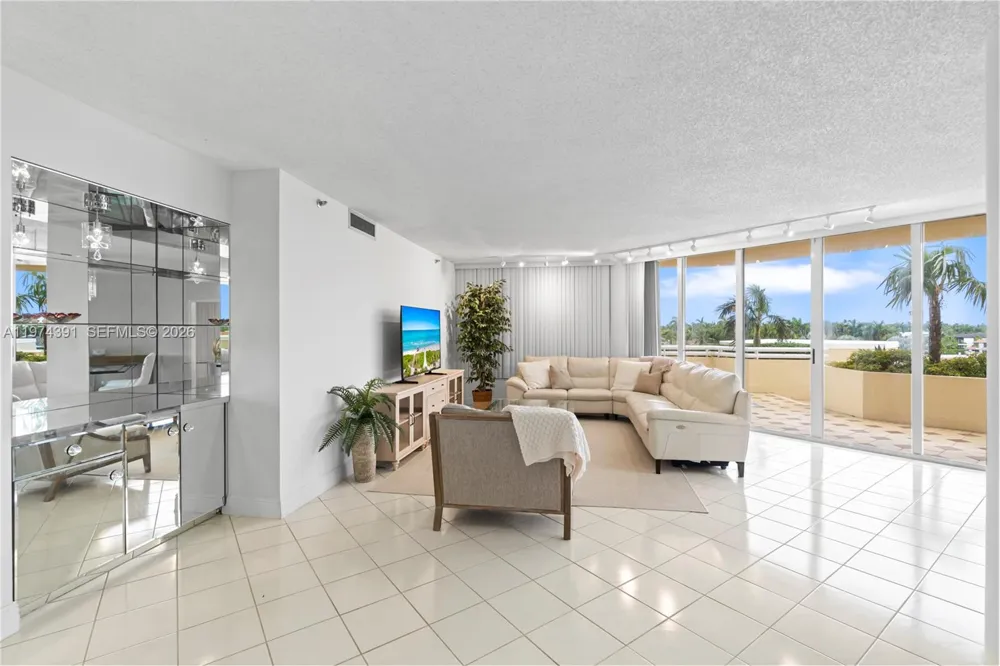 20191 E Country Club Dr #407 Aventura, FL 33180