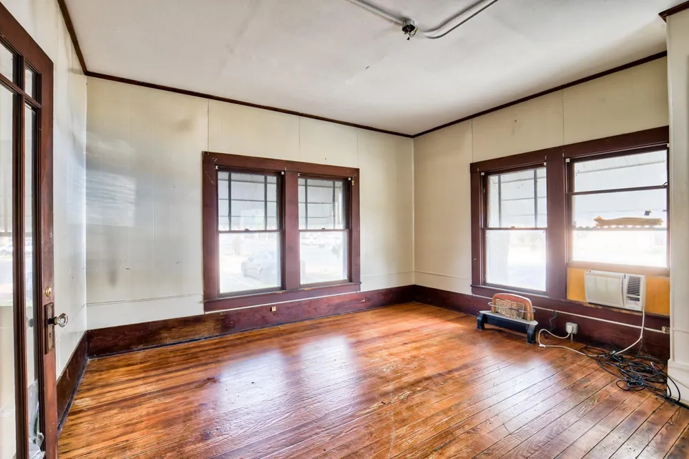 158 E Colorado La Grange, TX 78945