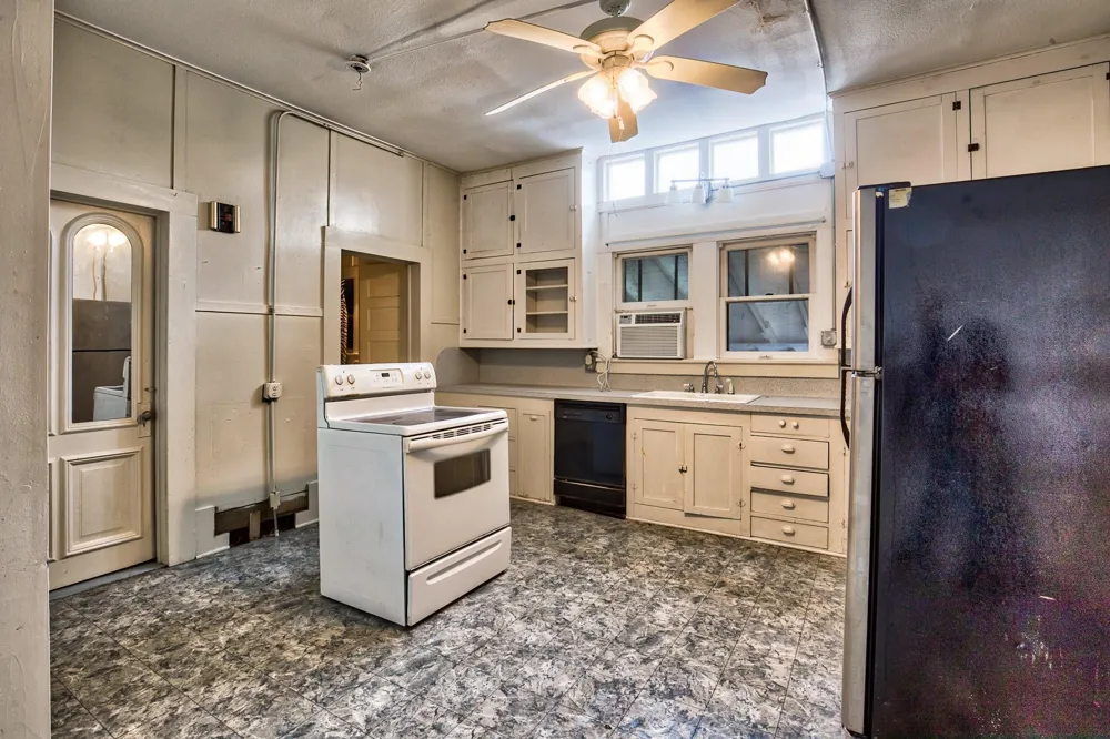 158 E Colorado La Grange, TX 78945