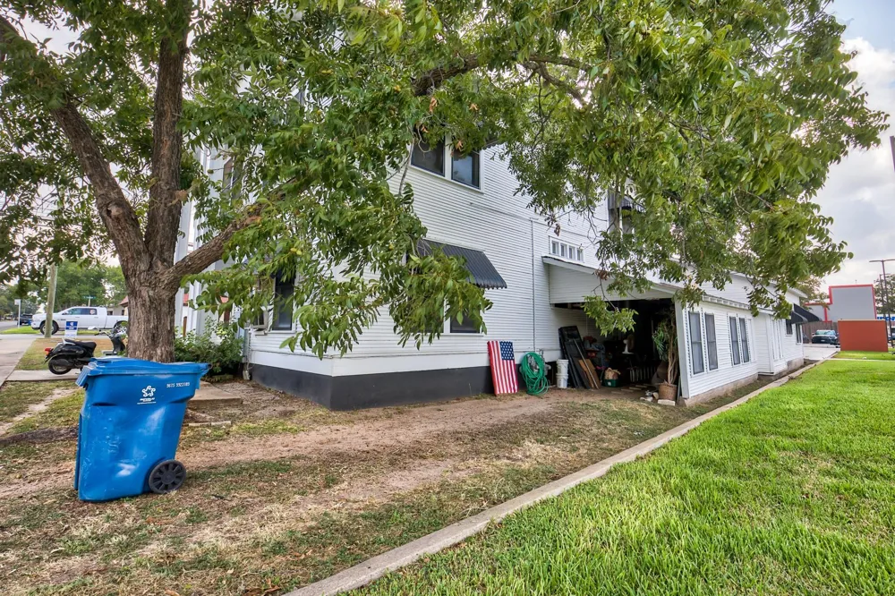 158 E Colorado La Grange, TX 78945