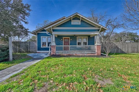 306 Avenue E
