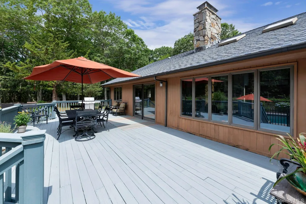 2905 Private Road East Marion, NY 11939