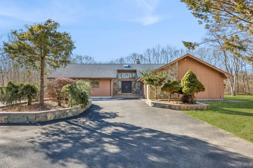 2905 Private Road East Marion, NY 11939