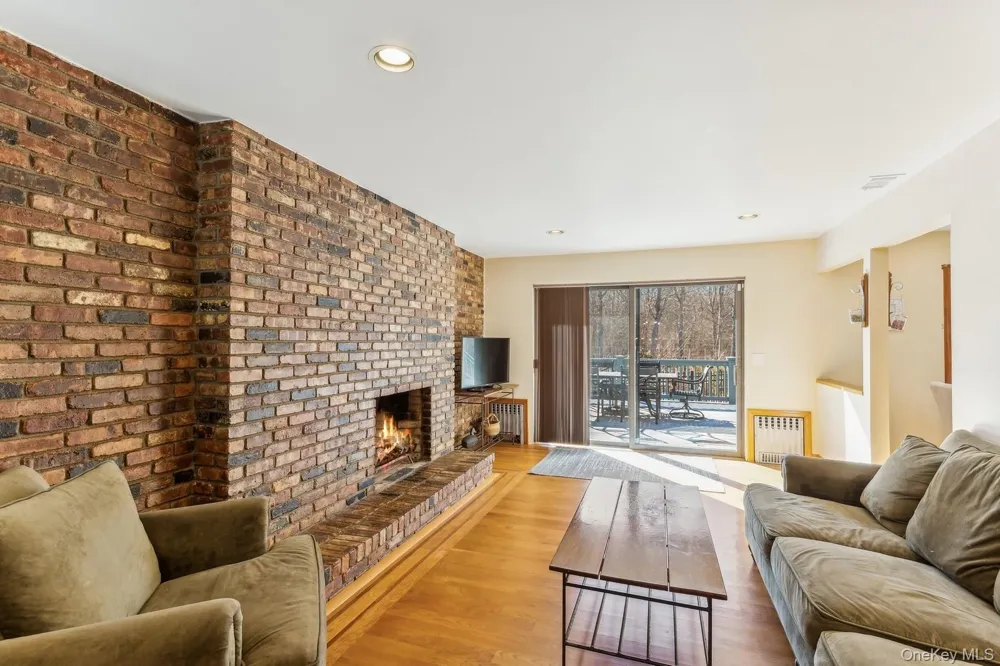 2905 Private Road East Marion, NY 11939