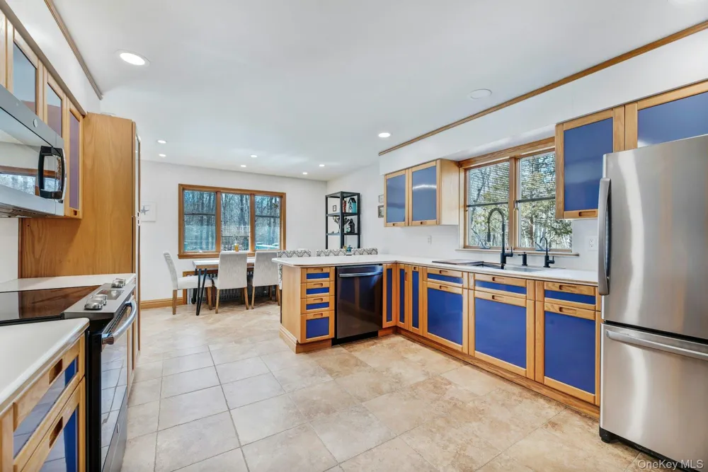 2905 Private Road East Marion, NY 11939