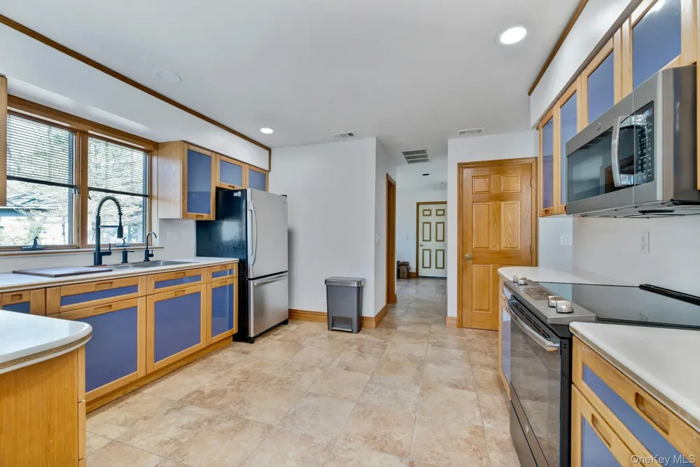 2905 Private Road East Marion, NY 11939