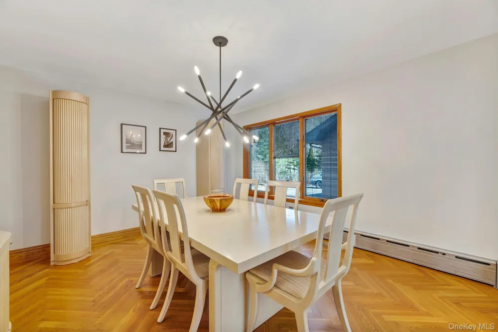2905 Private Road East Marion, NY 11939
