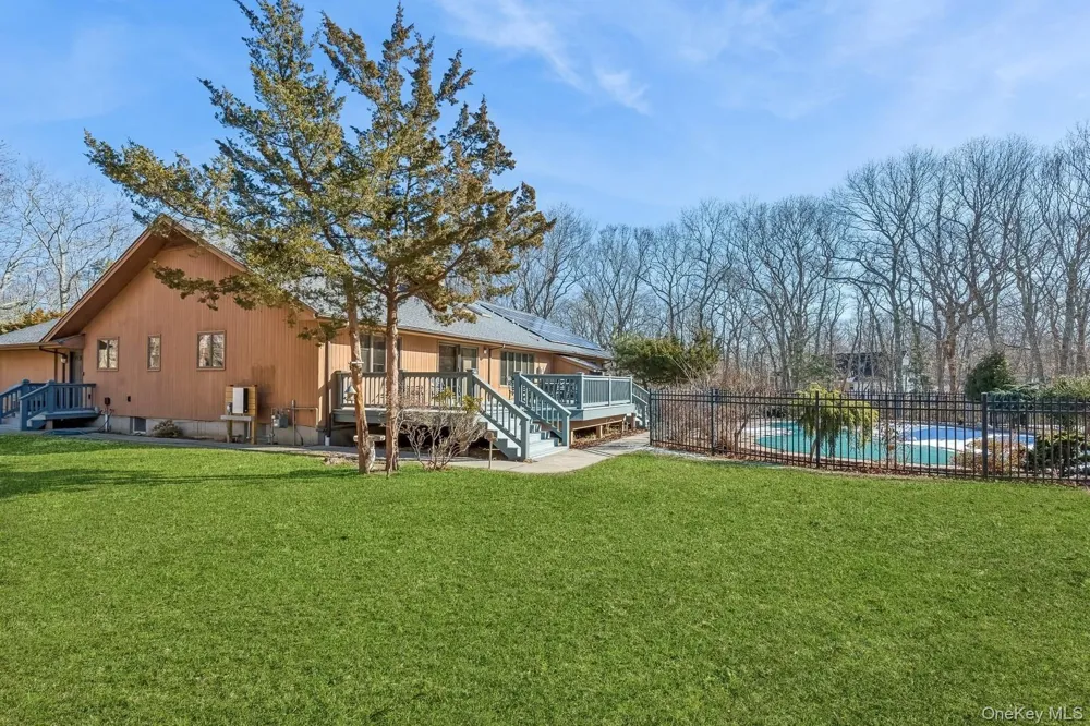 2905 Private Road East Marion, NY 11939