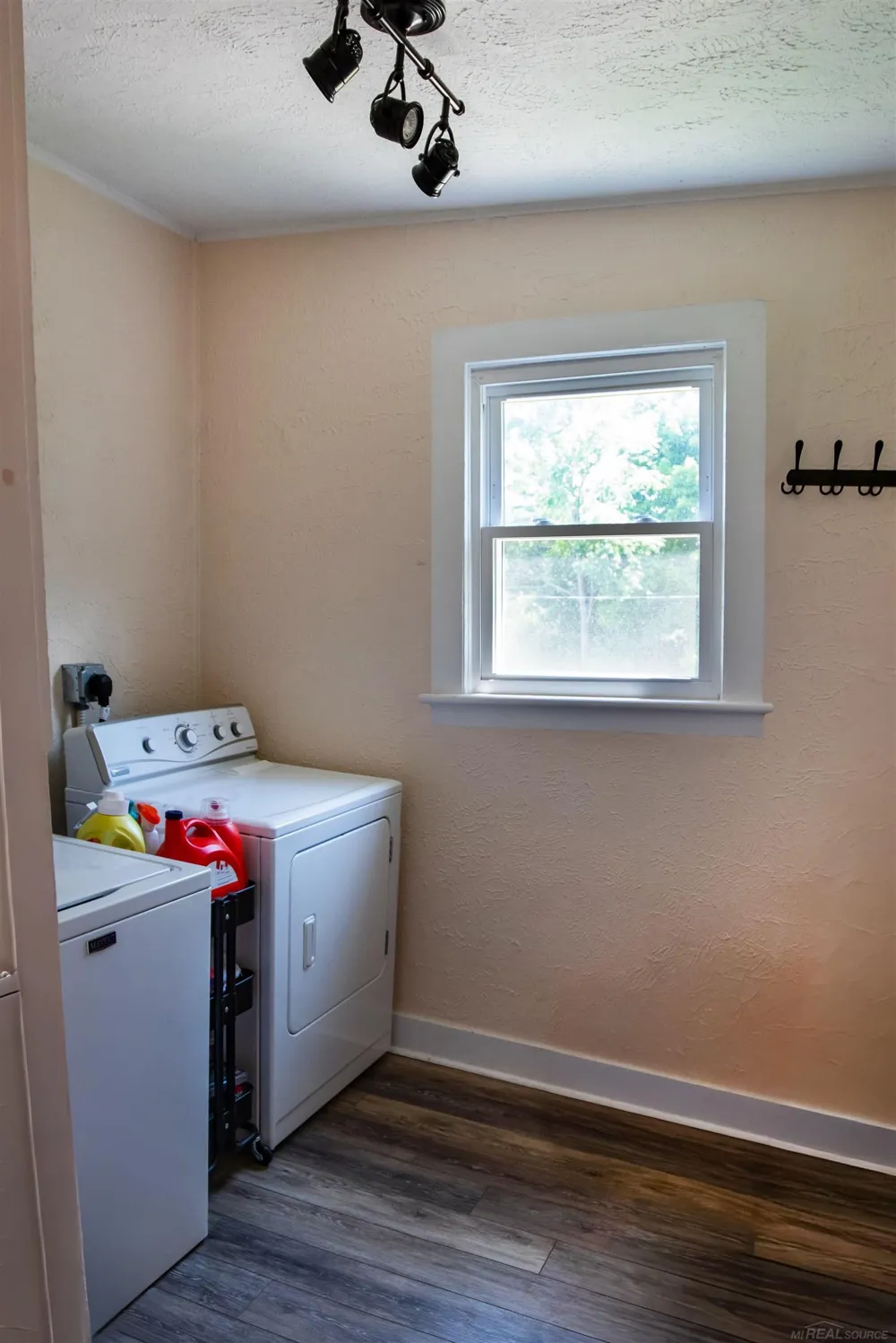 205 S Dettman Road Leoni Township, MI 49203