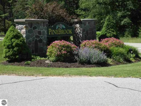 6865 Pinebrook