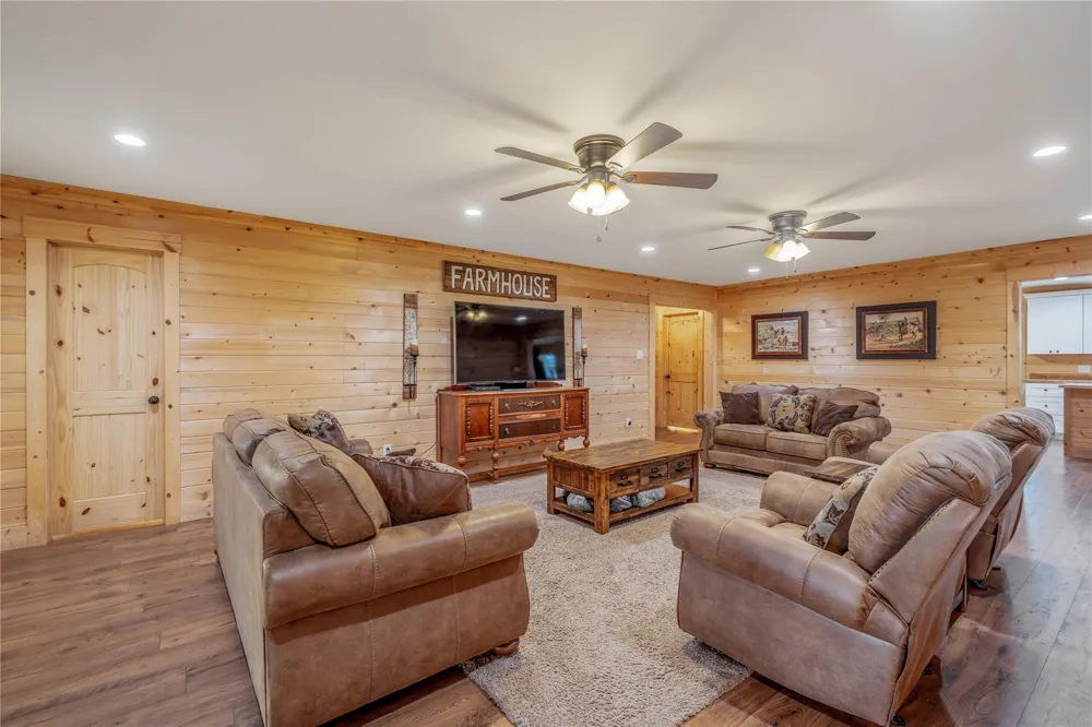 6751 Cr 4710 Larue, TX 75770