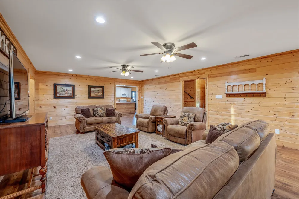 6751 Cr 4710 Larue, TX 75770
