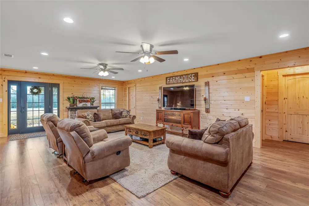 6751 Cr 4710 Larue, TX 75770