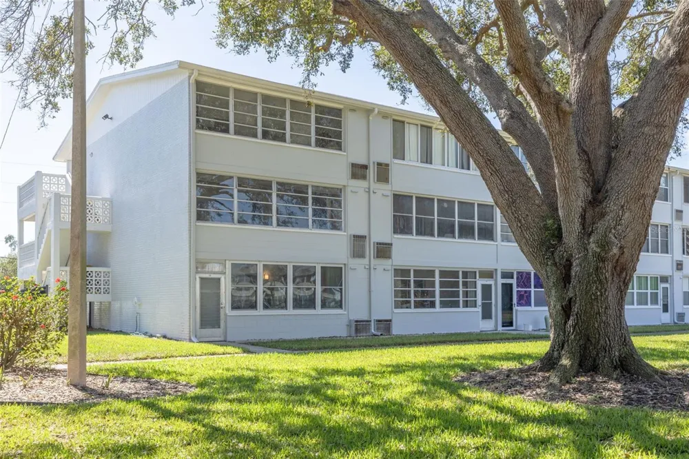 1001 77TH AVENUE #112 St Petersburg, FL 33702